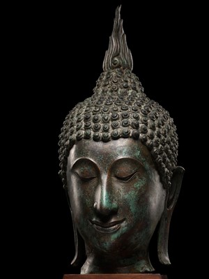 Lot 587 - A BRONZE HEAD OF BUDDHA, SUKHOTHAI STYLE, THAILAND, 17TH-18TH CENTURY