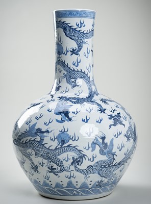 A LARGE BLUE AND WHITE ‘NINE DRAGONS’ PORCELAIN VASE, TIANQIUPING, c. 1920s