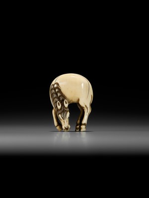 Lot 10 - A FINE IVORY NETSUKE OF A GRAZING HORSE