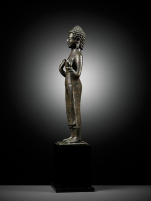 Lot 362 - A BRONZE FIGURE OF BUDDHA, MON-DVARAVATI PERIOD