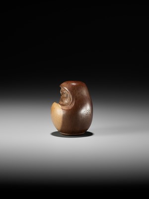 Lot 278 - SUKEYUKI: A RARE HIDA SCHOOL ITTOBORI YEW WOOD NETSUKE OF A DARUMA DOLL