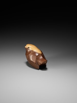 Lot 280 - SUKENAO: A CHARMING HIDA SCHOOL ITTOBORI YEW WOOD NETSUKE OF A CHIDORI (PLOVER)