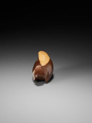Lot 280 - SUKENAO: A CHARMING HIDA SCHOOL ITTOBORI YEW WOOD NETSUKE OF A CHIDORI (PLOVER)