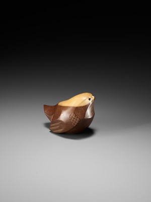 Lot 280 - SUKENAO: A CHARMING HIDA SCHOOL ITTOBORI YEW WOOD NETSUKE OF A CHIDORI (PLOVER)