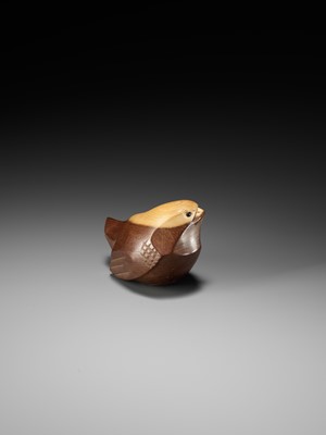 Lot 280 - SUKENAO: A CHARMING HIDA SCHOOL ITTOBORI YEW WOOD NETSUKE OF A CHIDORI (PLOVER)