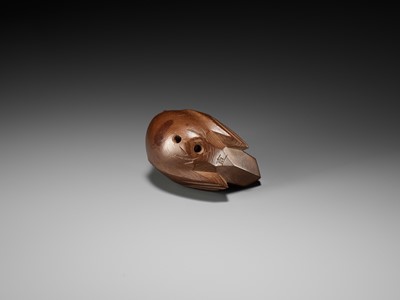 Lot 280 - SUKENAO: A CHARMING HIDA SCHOOL ITTOBORI YEW WOOD NETSUKE OF A CHIDORI (PLOVER)