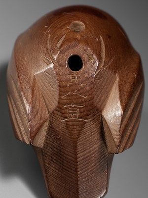 Lot 280 - SUKENAO: A CHARMING HIDA SCHOOL ITTOBORI YEW WOOD NETSUKE OF A CHIDORI (PLOVER)