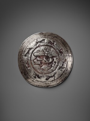 Lot 322 - A SILVER REPOUSSÉ ‘HUNTING’ PLATE, CENTRAL ASIA, 1ST MILLENNIUM AD