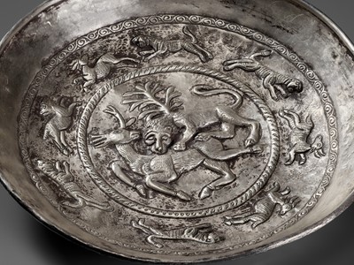 Lot 322 - A SILVER REPOUSSÉ ‘HUNTING’ PLATE, CENTRAL ASIA, 1ST MILLENNIUM AD