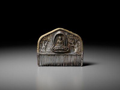 Lot 78 - A PARCEL GILT AND SILVER ‘BUDDHA UNDER THE BODHI TREE’ COMB, TANG DYNASTY