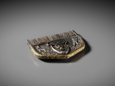 Lot 78 - A PARCEL GILT AND SILVER ‘BUDDHA UNDER THE BODHI TREE’ COMB, TANG DYNASTY