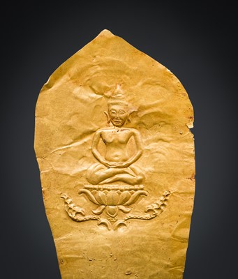 A GOLD REPOUSSÉ VOTIVE PLAQUE DEPICTING BUDDHA, MON DVARAVATI PERIOD, 7-8TH CENTURY