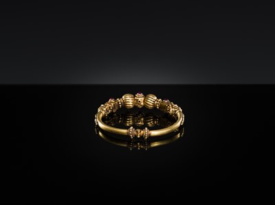 Lot 396 - A BURMESE GOLD BRACELET SET WITH RUBIES