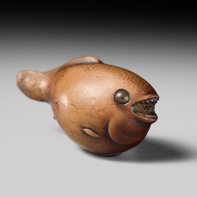 Lot 161 - A RARE TANBA SCHOOL WOOD NETSUKE OF A PUFFER FISH, FUGU