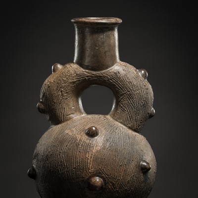 Lot 131 - A CERAMIC STIRRUP-SPOUT ‘PRICKLY PEAR’ VESSEL, CUPISNIQUE CULTURE