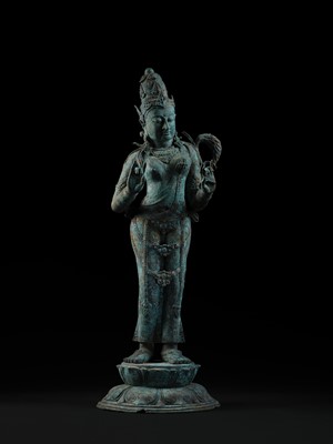 Lot 223 - A RARE AND EXCEPTIONALLY LARGE BRONZE FIGURE OF DEWI SRI, BORNEO, 12TH CENTURY