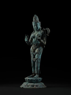 Lot 223 - A RARE AND EXCEPTIONALLY LARGE BRONZE FIGURE OF DEWI SRI, BORNEO, 12TH CENTURY