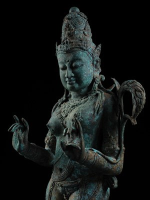 Lot 223 - A RARE AND EXCEPTIONALLY LARGE BRONZE FIGURE OF DEWI SRI, BORNEO, 12TH CENTURY