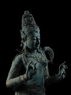 Lot 223 - A RARE AND EXCEPTIONALLY LARGE BRONZE FIGURE OF DEWI SRI, BORNEO, 12TH CENTURY