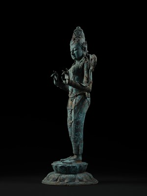 Lot 223 - A RARE AND EXCEPTIONALLY LARGE BRONZE FIGURE OF DEWI SRI, BORNEO, 12TH CENTURY