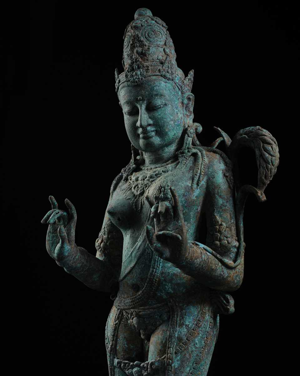 Lot 223 - A RARE AND EXCEPTIONALLY LARGE BRONZE FIGURE OF DEWI SRI, BORNEO, 12TH CENTURY