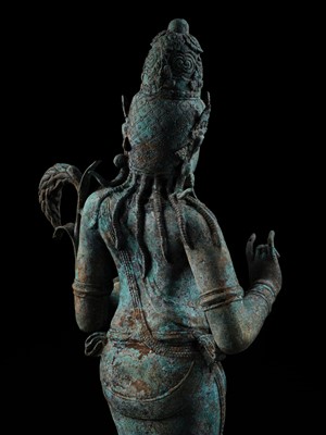 Lot 223 - A RARE AND EXCEPTIONALLY LARGE BRONZE FIGURE OF DEWI SRI, BORNEO, 12TH CENTURY