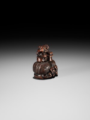 Lot 15 - KAZUNORI: A LARGE WOOD NETSUKE OF DAIKOKU AND EBISU AT SETSUBUN