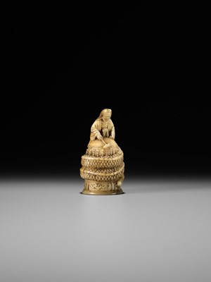 Lot 19 - A RARE MARINE TOOTH NETSUKE OF KIYOHIME