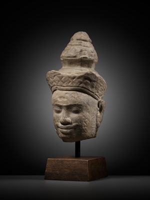 Lot 345 - A SANDSTONE HEAD OF VISHNU, ANGKOR PERIOD, 10TH-12TH CENTURY