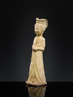 Lot 210 - A STRAW GLAZED POTTERY FIGURE OF A COURT LADY, SUI DYNASTY