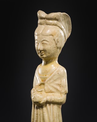 Lot 210 - A STRAW GLAZED POTTERY FIGURE OF A COURT LADY, SUI DYNASTY