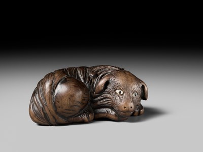 Lot 141 - A RARE WOOD NETSUKE OF A JAKONEKO (MUSK CAT)