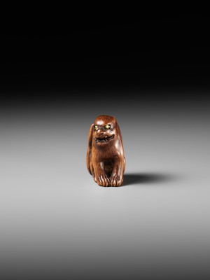 Lot 419 - A FINE WOOD NETSUKE OF A TIGER