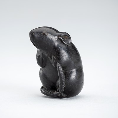 Lot 409 - AN EBONY WOOD NETSUKE OF A RAT, EDO PERIOD