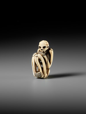 Lot 97 - A FINE IVORY NETSUKE OF A SKELETON