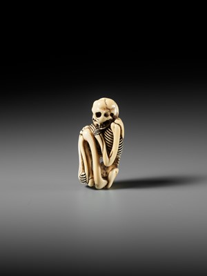 Lot 97 - A FINE IVORY NETSUKE OF A SKELETON