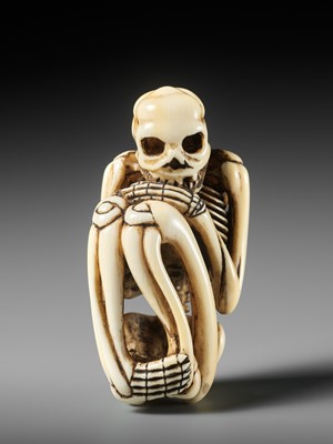 Lot 97 - A FINE IVORY NETSUKE OF A SKELETON