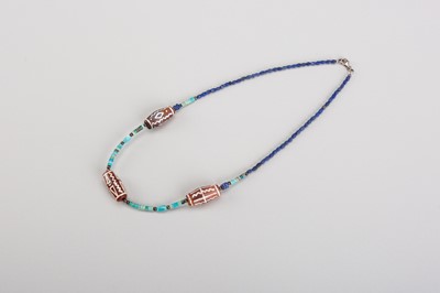 Lot 1144 - A PYU NECKLACE WITH AGATE, LAPIS LAZULI, AND TURQUOISE BEADS, 7TH-9TH CENTURY