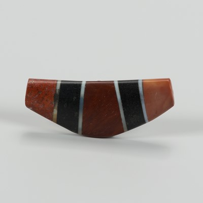 Lot 1536 - A HIMALAYAN SEGMENTED ‘CHUNG DZI’ BEAD