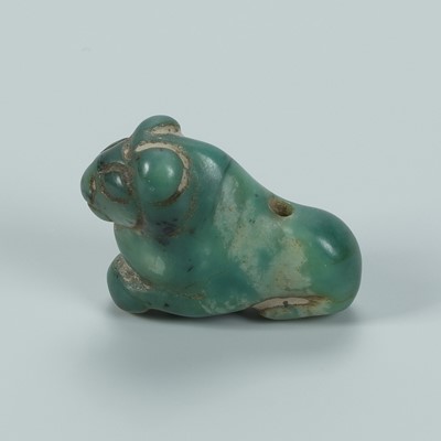 Lot 1400 - A BACTRIAN HARDSTONE AMULET OF A RECUMBENT LION, c. 2500 YEARS OLD