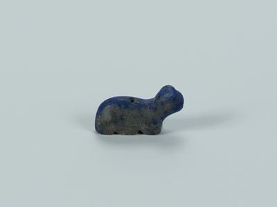 Lot 1370 - A BACTRIAN LAPIS LAZULI AMULET OF AN ANIMAL, c. 2500 YEARS OLD