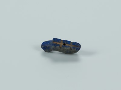 Lot 1370 - A BACTRIAN LAPIS LAZULI AMULET OF AN ANIMAL, c. 2500 YEARS OLD