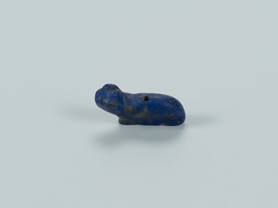 Lot 1370 - A BACTRIAN LAPIS LAZULI AMULET OF AN ANIMAL, c. 2500 YEARS OLD