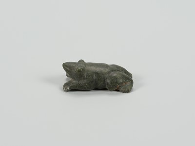 Lot 1189 - A SOUTHEAST ASIAN SERPENTINE ‘FROG’ TALISMAN, 3RD – 6TH CENTURY