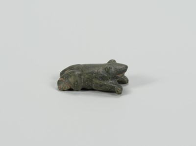 Lot 1189 - A SOUTHEAST ASIAN SERPENTINE ‘FROG’ TALISMAN, 3RD – 6TH CENTURY