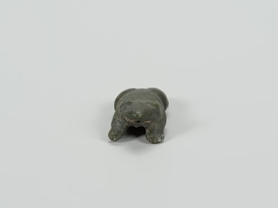 Lot 1189 - A SOUTHEAST ASIAN SERPENTINE ‘FROG’ TALISMAN, 3RD – 6TH CENTURY