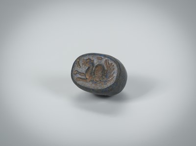 Lot 1325 - A BACTRIAN LAPIS LAZULI INTAGLIO SEAL WITH AN ANIMAL, c. 2ND CENTURY BC