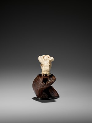 Lot 236 - A CHARMING IVORY AND WOOD OKIMONO OF AN OWL