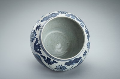 Lot 1954 - A BLUE AND WHITE ‘FISH IN A LOTUS POND’ PORCELAIN VASE, 19TH CENTURY