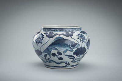 Lot 1954 - A BLUE AND WHITE ‘FISH IN A LOTUS POND’ PORCELAIN VASE, 19TH CENTURY